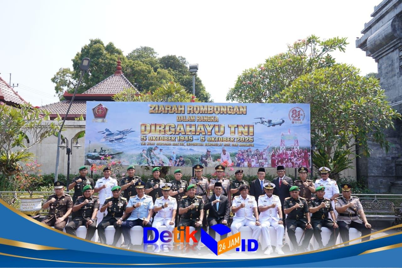 Pangdam V/Brawijaya Pimpin Ziarah Rombongan Di MBK Blitar Peringati HUT Ke-81 TNI