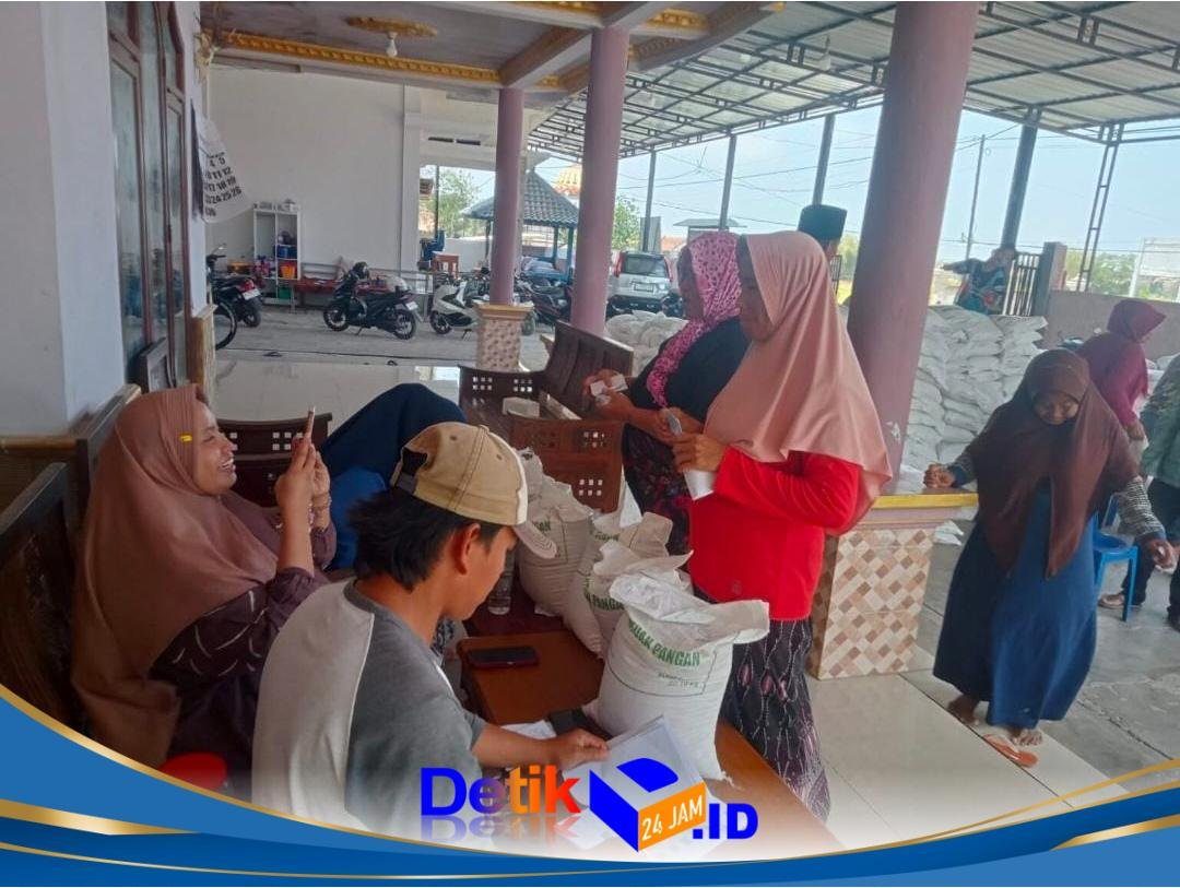 Pemerintah Desa Pangongsean Torjun Salurkan Bantuan Pangan Kepada 1055 KPM